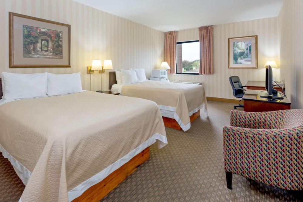 Double Room with Two Double Beds - Non-Smoking interior